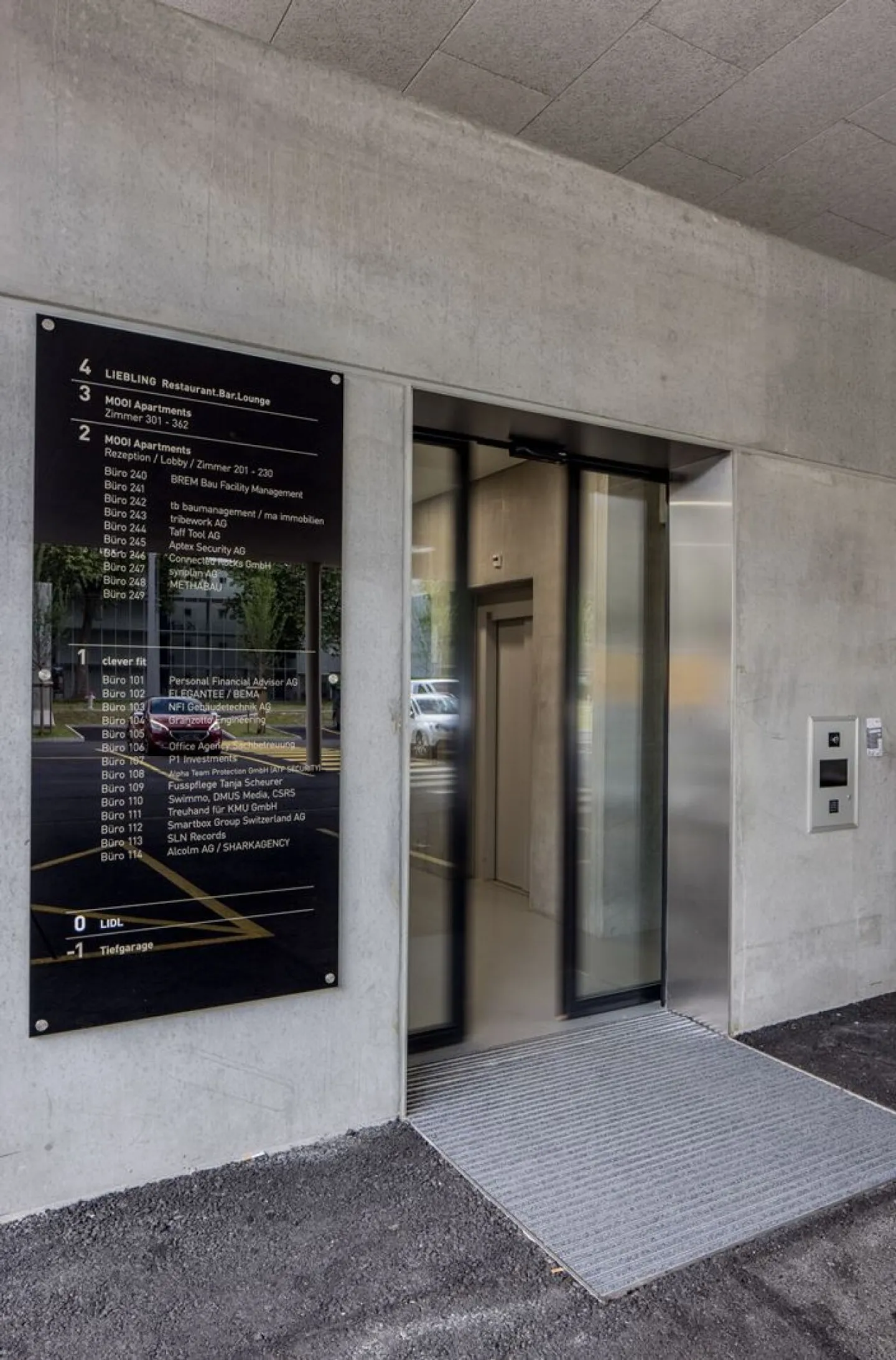 Bright office with 40m2 in commercial building for rent - Photo 5 of 6