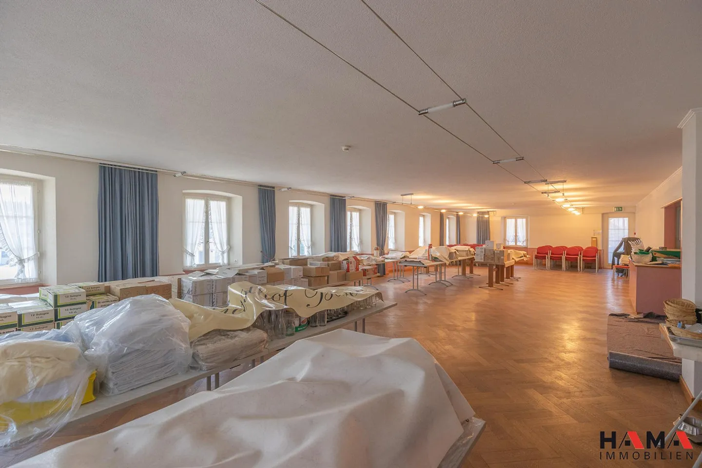 Uffici storici in ex ristorante con pavimenti a listoni originali a partire da 26m2 - Foto 1 di 3