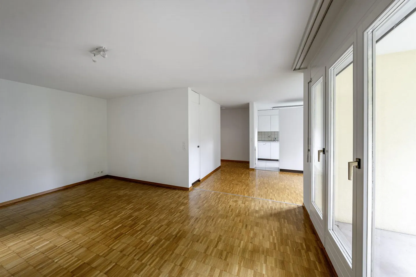 Cozy apartment in a sunny location - Photo 3 of 12