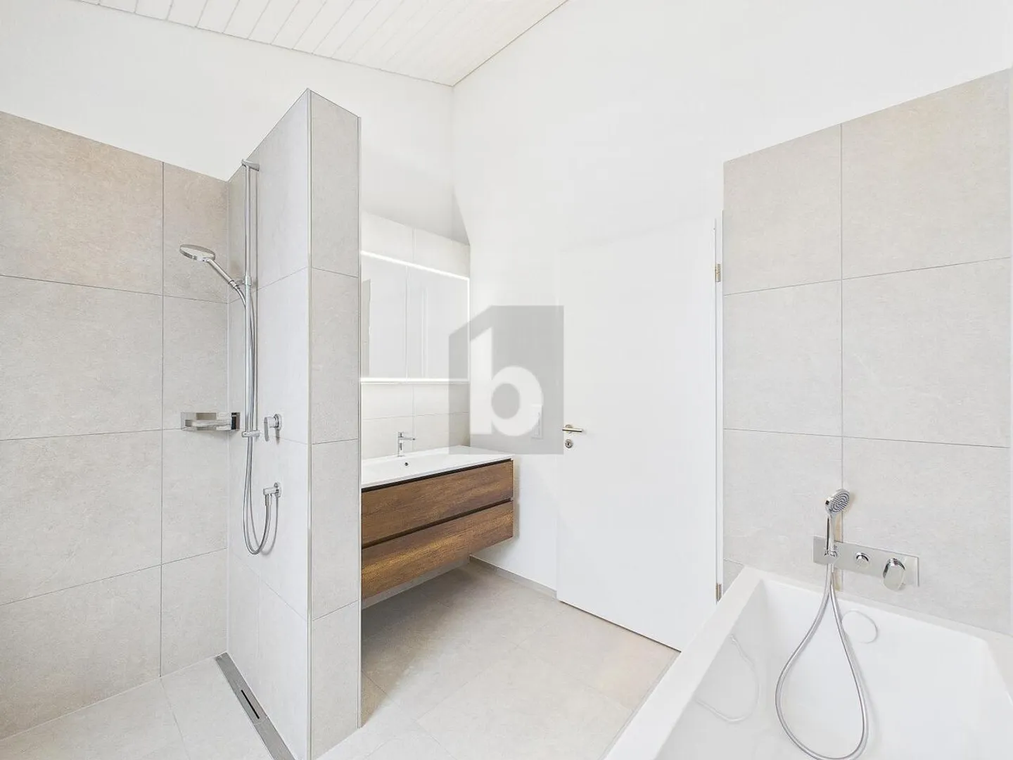 READY TO MOVE IN! HIGH QUALITY AND FAMILY FRIENDLY (A) - Photo 3 of 6