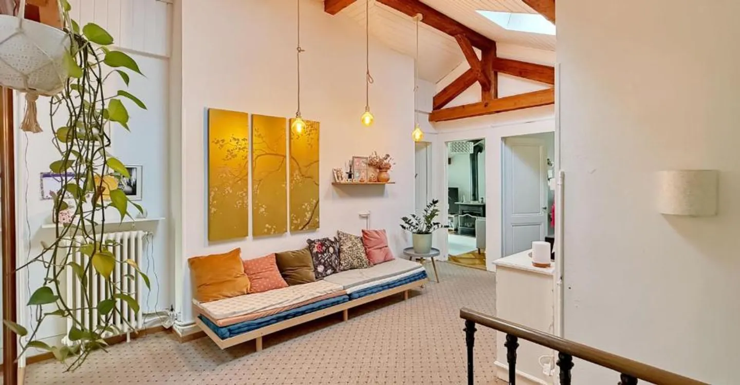 Exclusive Top Floor Apartment - Photo 2 of 10