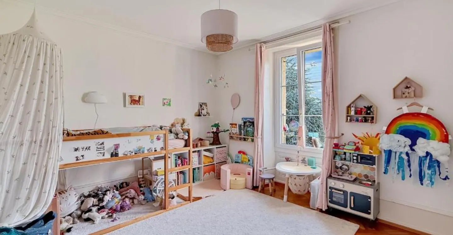 Exclusive Top Floor Apartment - Photo 7 of 10