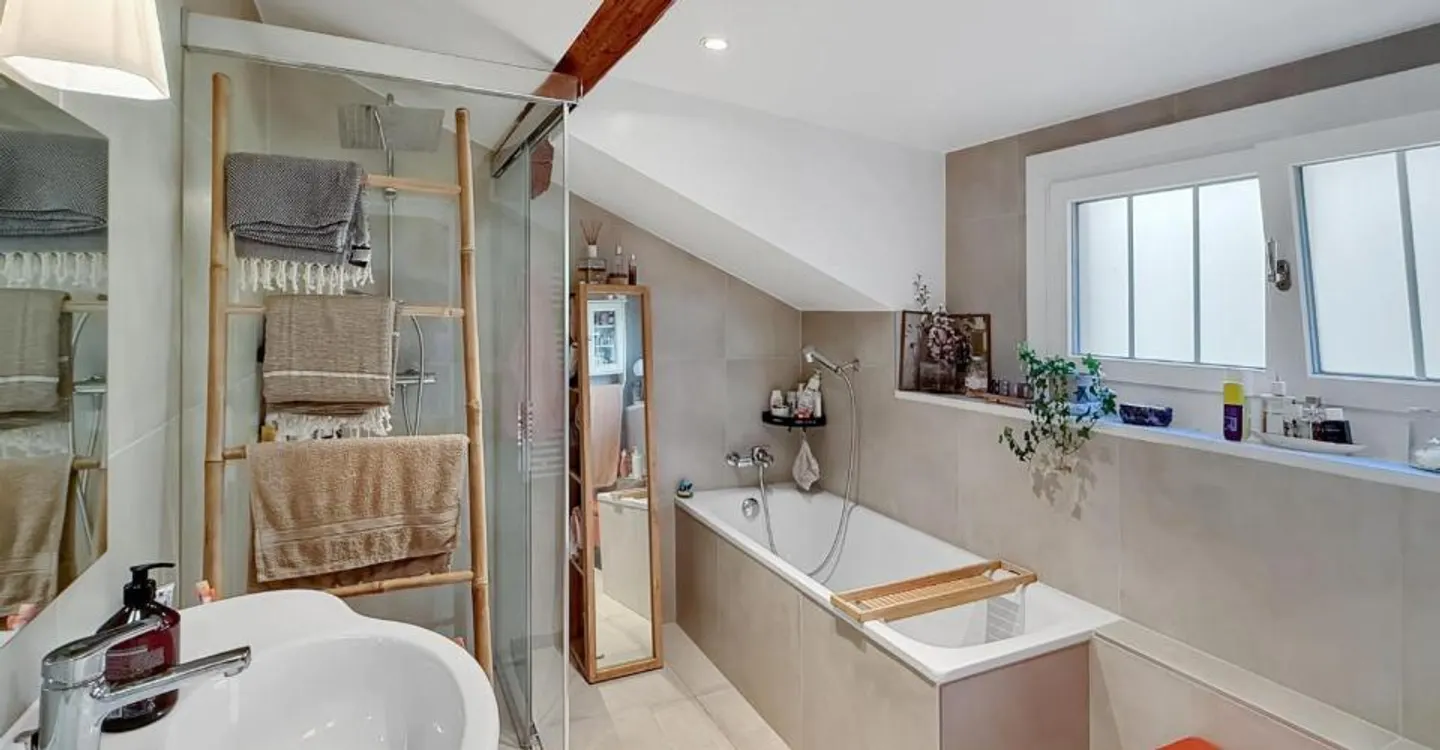 Exclusive Top Floor Apartment - Photo 8 of 10
