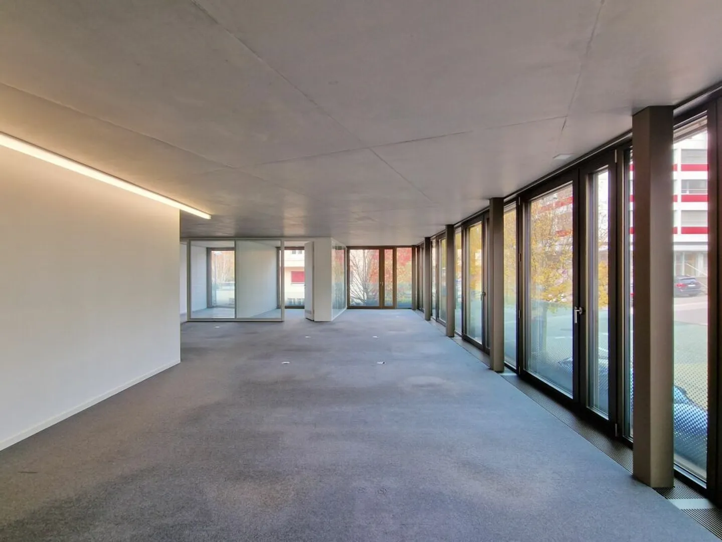 Fitted office spaces for immediate rent in Lausanne. - Photo 1 of 10