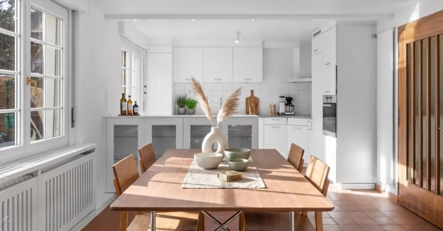 Affascinante casa adiacente con carattere - Foto 5 di 12