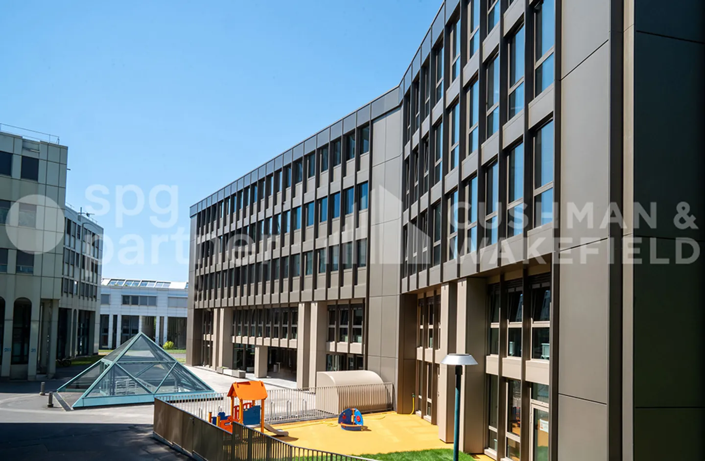 EQUINOXE Spazi amministrativi su misura con rooftop panoramico - Foto 4 di 8