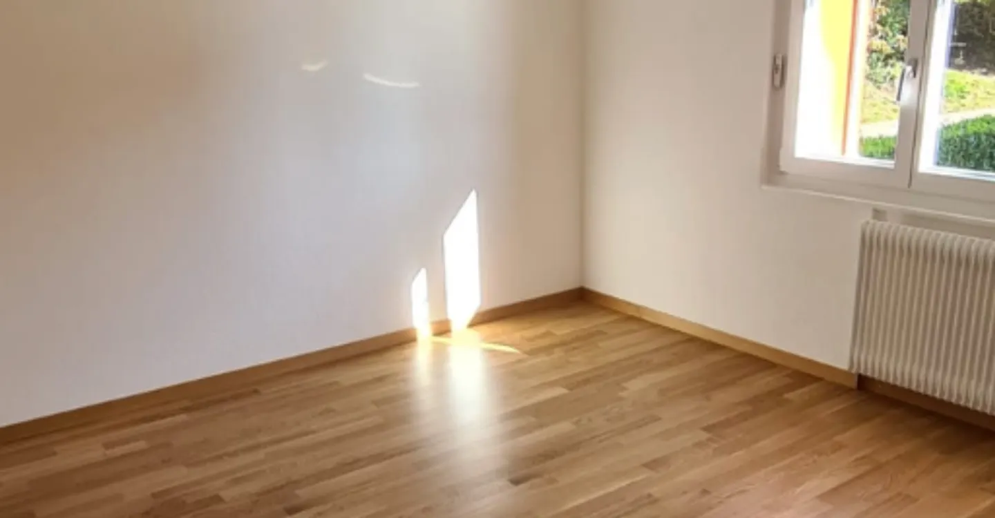 Geräumige 3,5-Zimmer-Wohnung im 1. Stock in Attalens - Foto 3 von 6