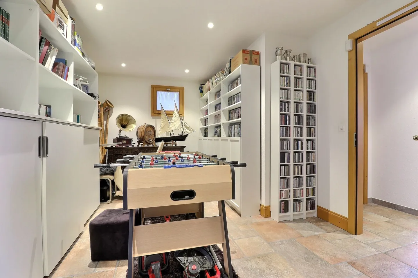 Magnificent chalet with a view of the lake and mountains - Photo 13 of 21