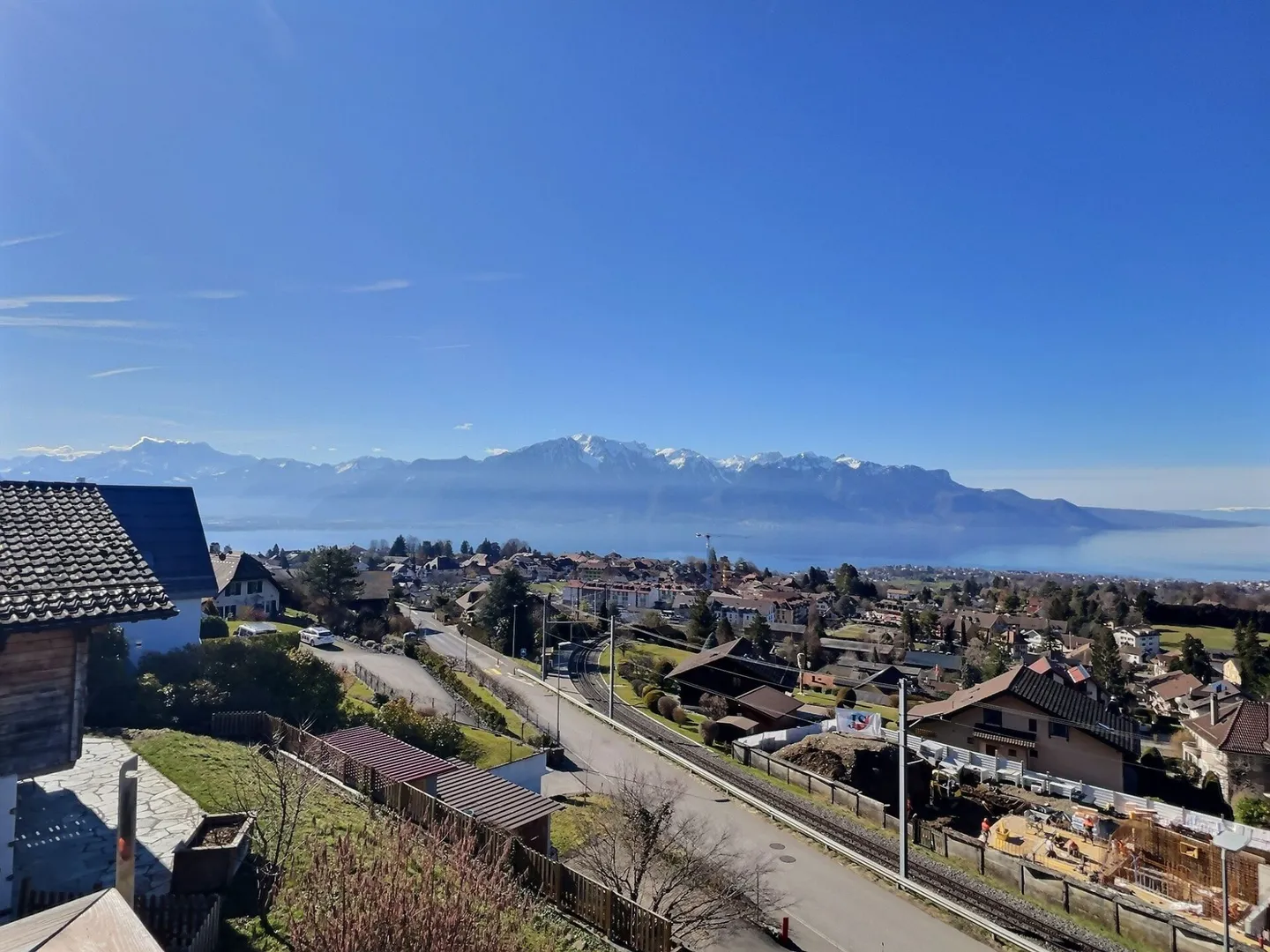 Magnificent chalet with a view of the lake and mountains - Photo 16 of 21