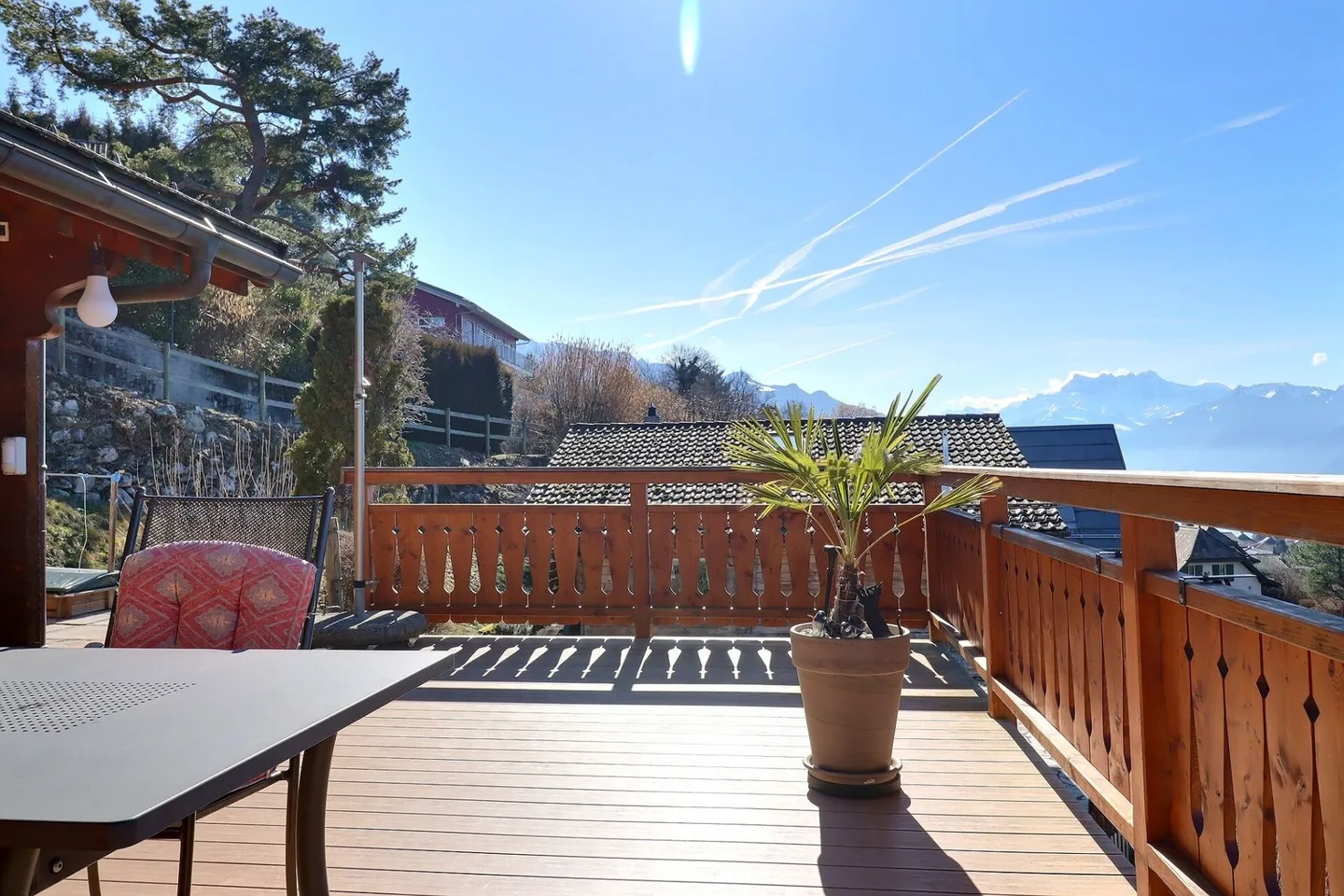 Magnificent chalet with a view of the lake and mountains - Photo 17 of 21