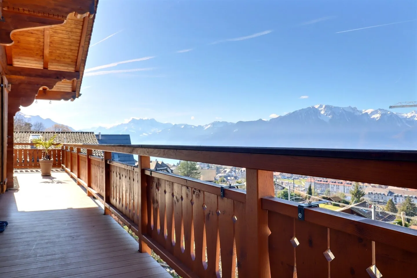 Magnificent chalet with a view of the lake and mountains - Photo 18 of 21