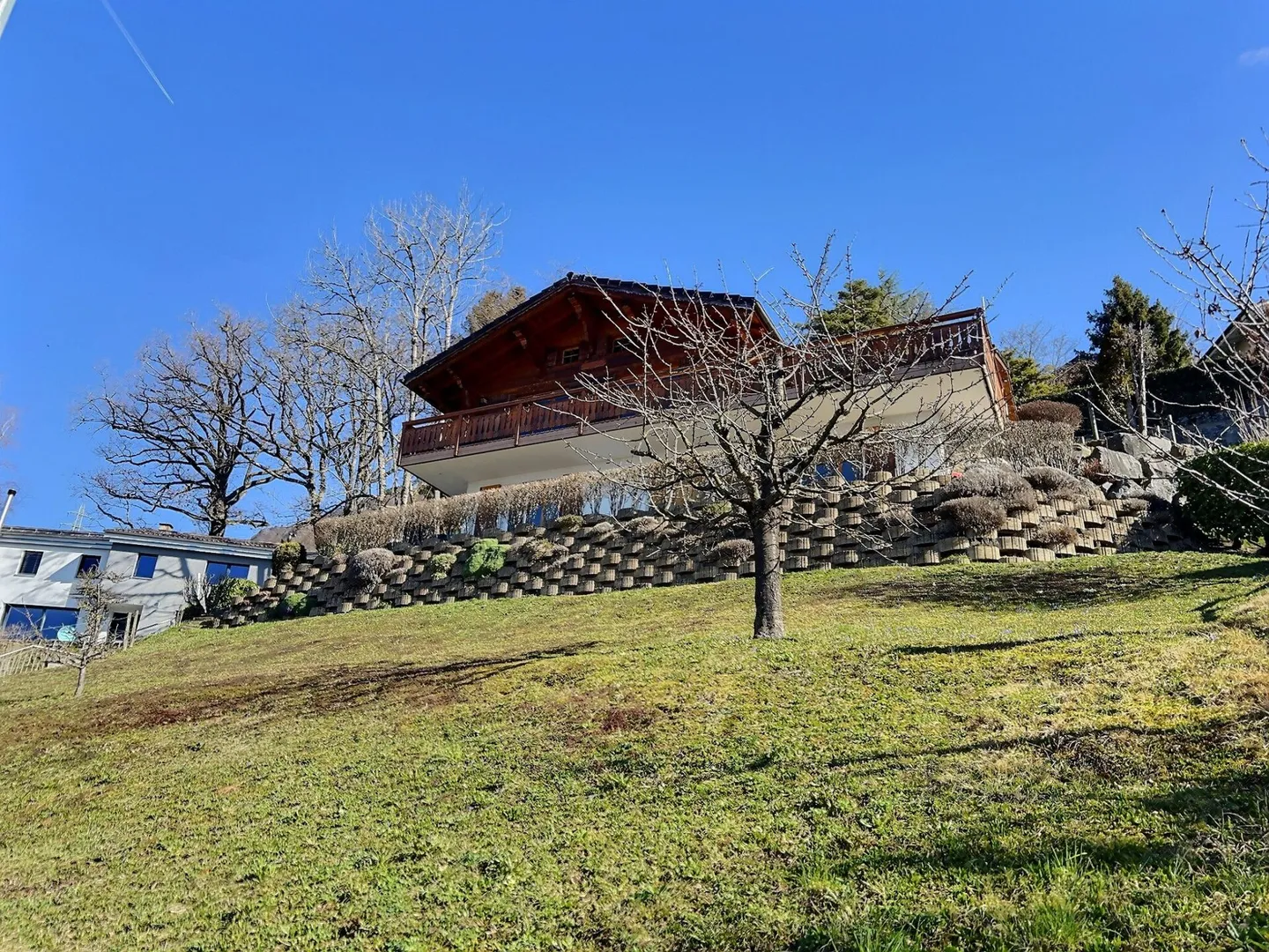 Magnificent chalet with a view of the lake and mountains - Photo 20 of 21