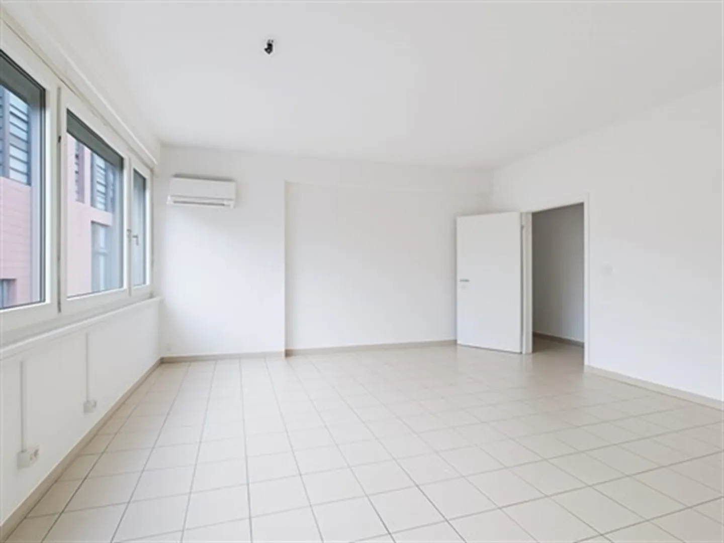 Office space - Photo 2 of 14