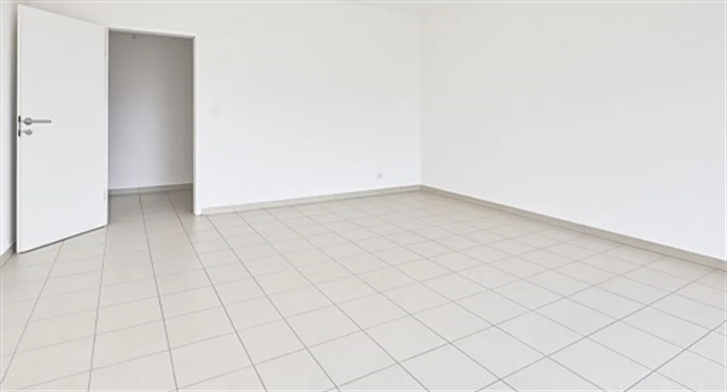 Office space - Photo 3 of 14