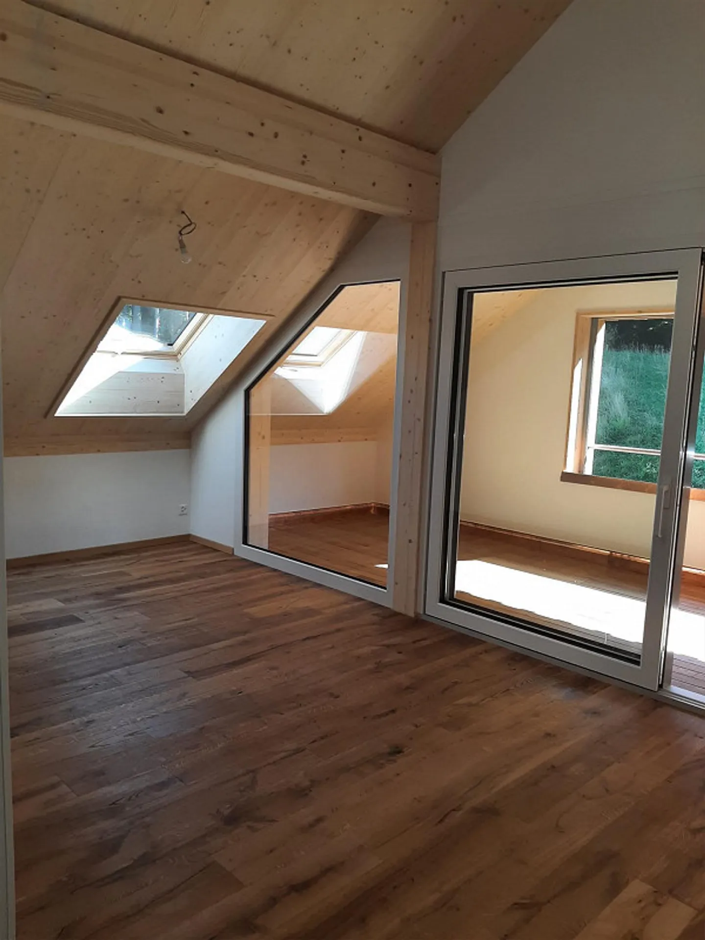 Charming 4.5-room attic apartment - Photo 4 of 9