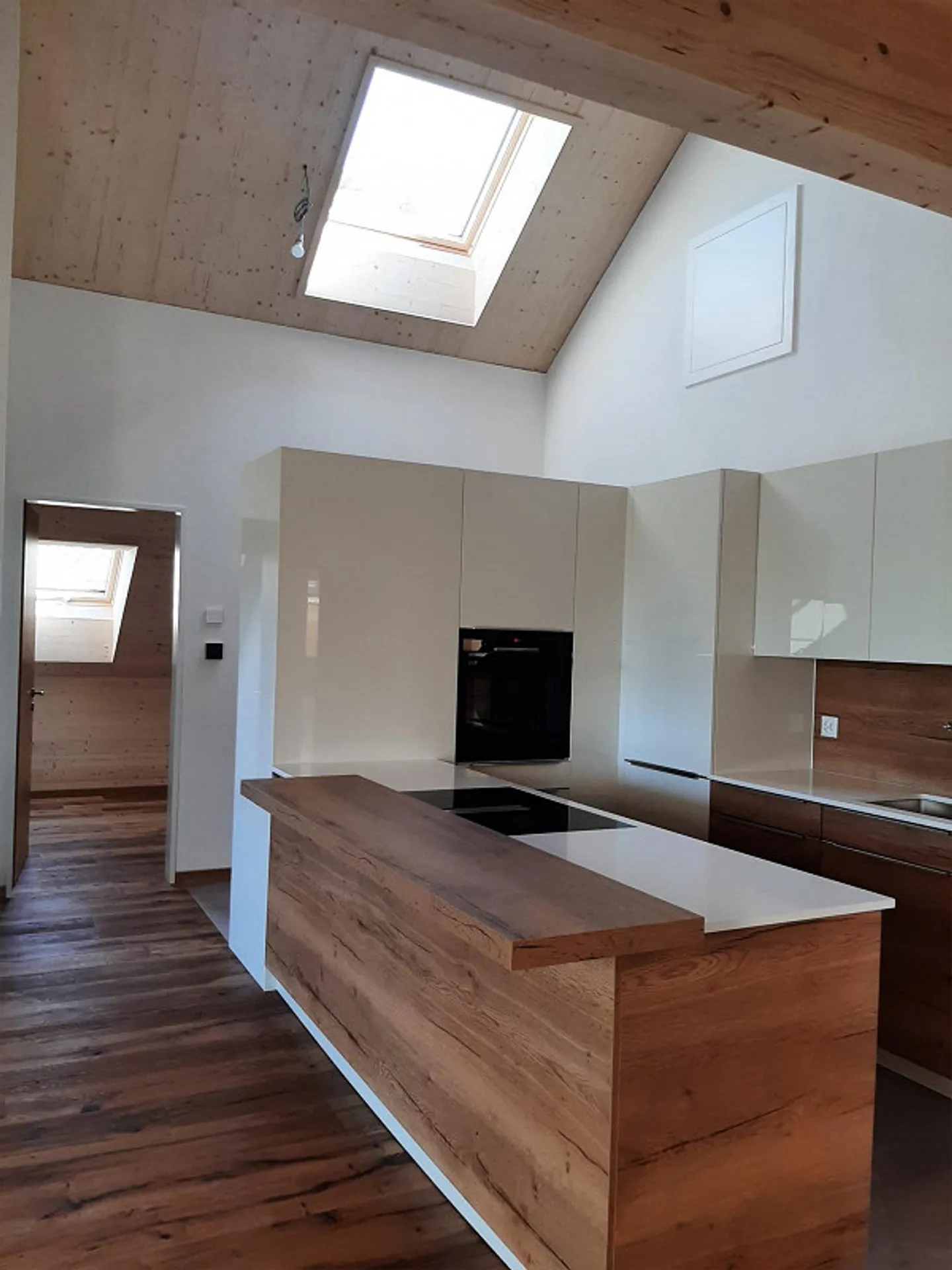 Charming 4.5-room attic apartment - Photo 5 of 9