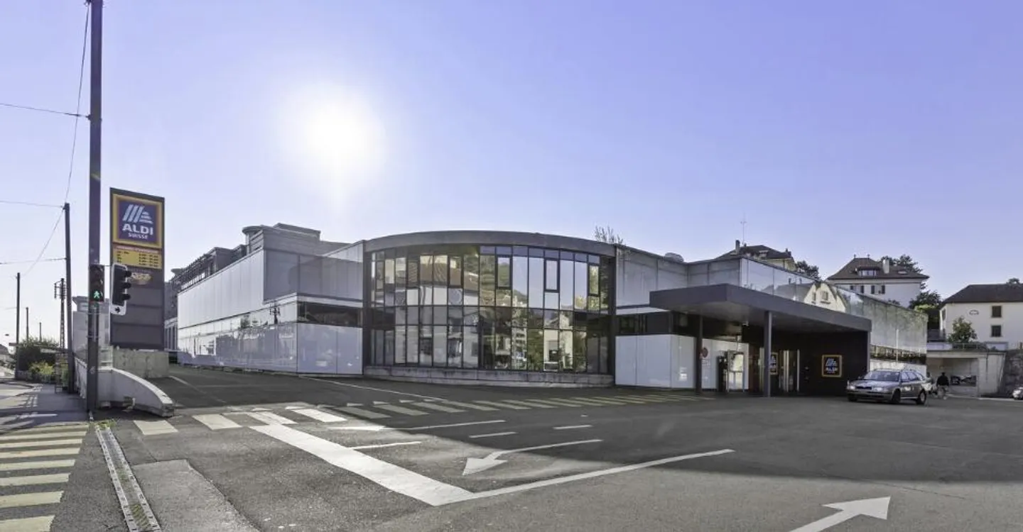 241m2 - Lagerhaus in der Nähe des Zentrums von Neuchâtel - Foto 2 von 4