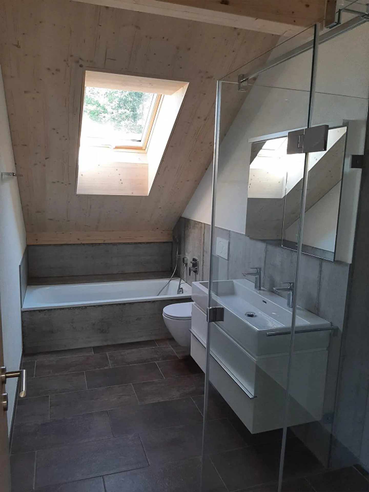 Charming 4.5-room attic apartment - Photo 8 of 9