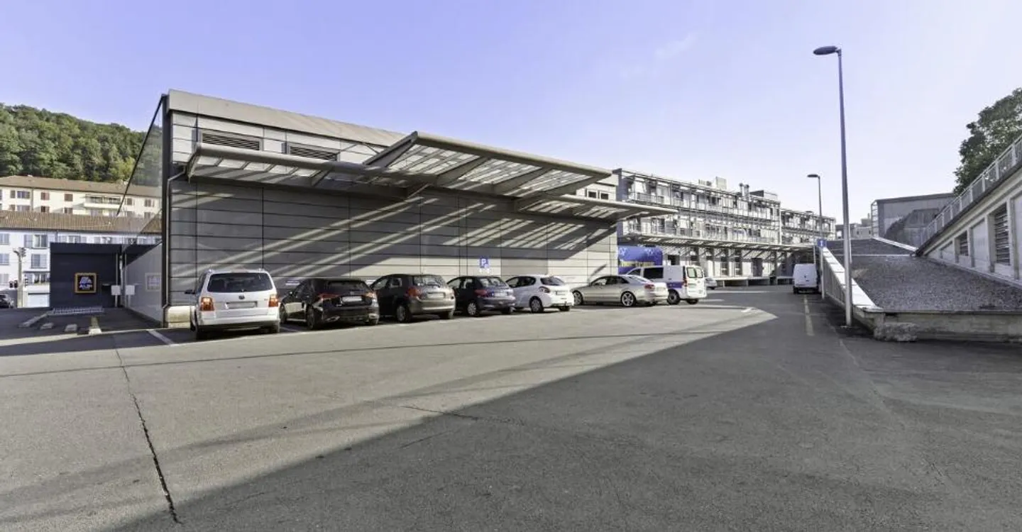 241m2 - Lagerhaus in der Nähe des Zentrums von Neuchâtel - Foto 3 von 4