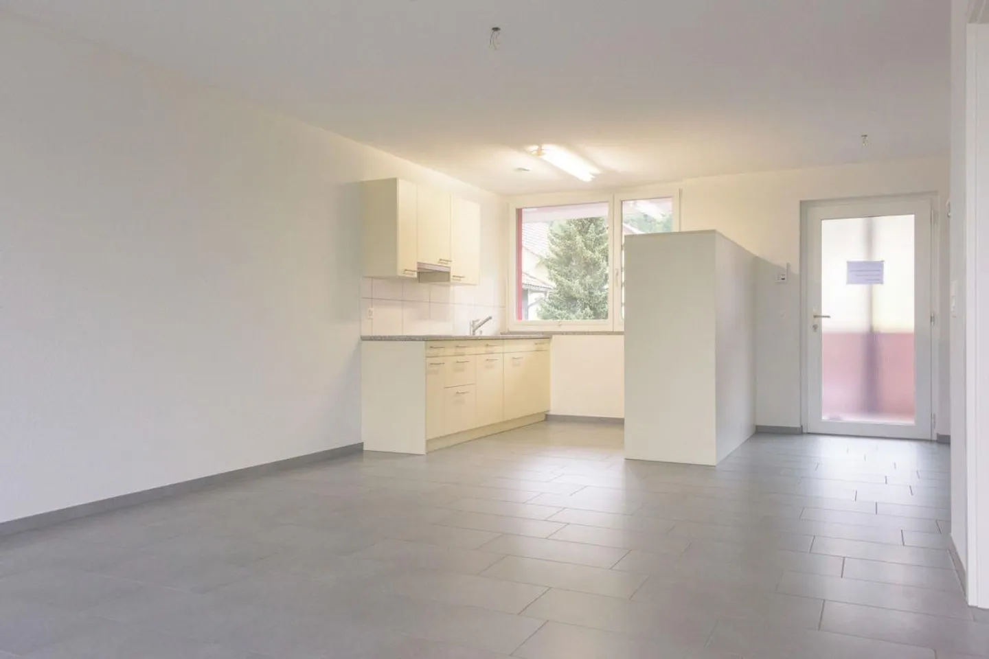Modernes 2.5 Zimmer Apartment in Brugg - Foto 3 von 10