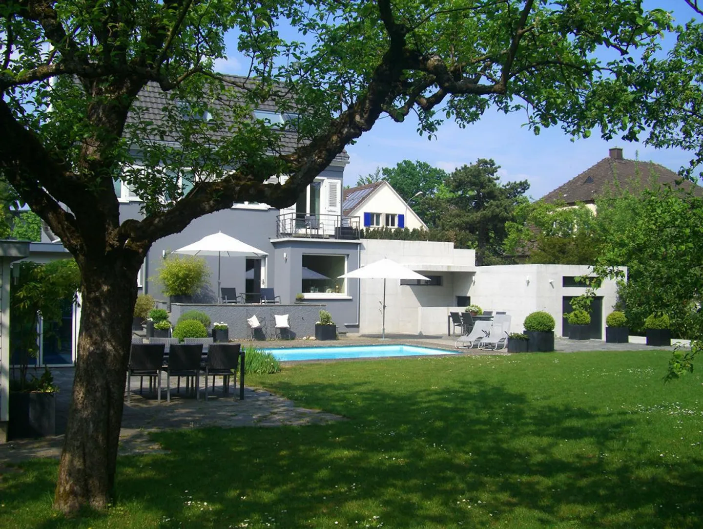 Résidence familiale moderne à louer : Un foyer qui impressionne ! - Photo 1 sur 4