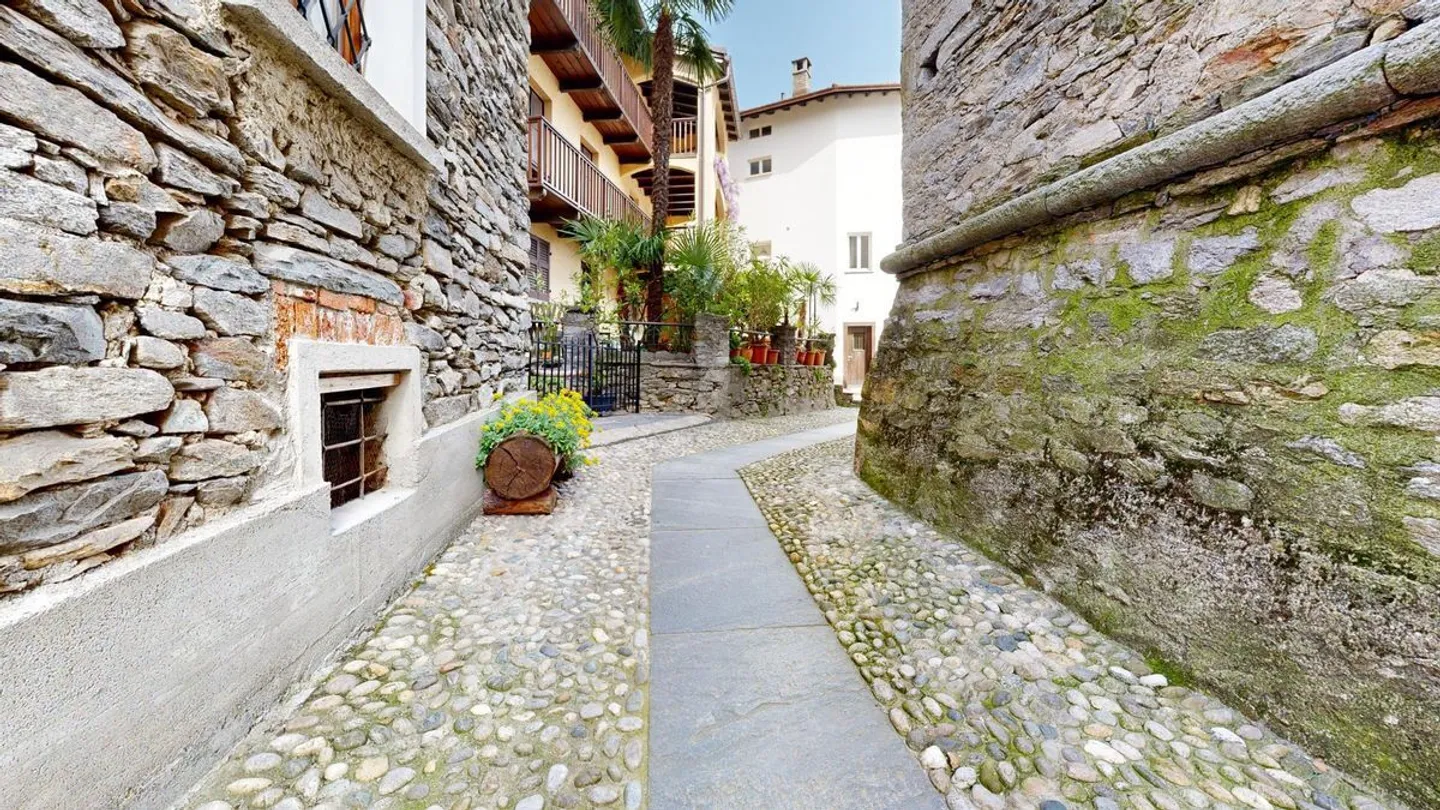 Wunderschönes Tessiner Haus im malerischen Nucleo von Brione über Minusio - Foto 1 von 12