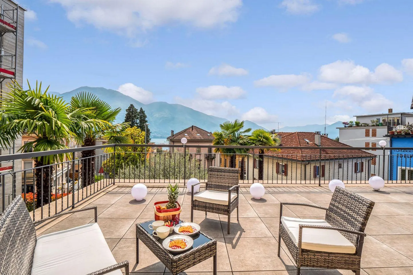 Sweeten life in a historic villa with a huge terrace - Photo 1 of 8