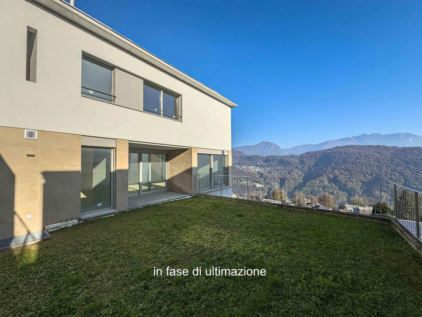 Villa mit Garten in Agra - Foto 2 von 9