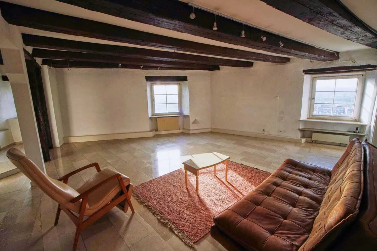 APPARTEMENT 4½ PIÈCES À MÜNCHENSTEIN (BL), MEUBLÉ, TEMPORAIRE - Photo 2 sur 10