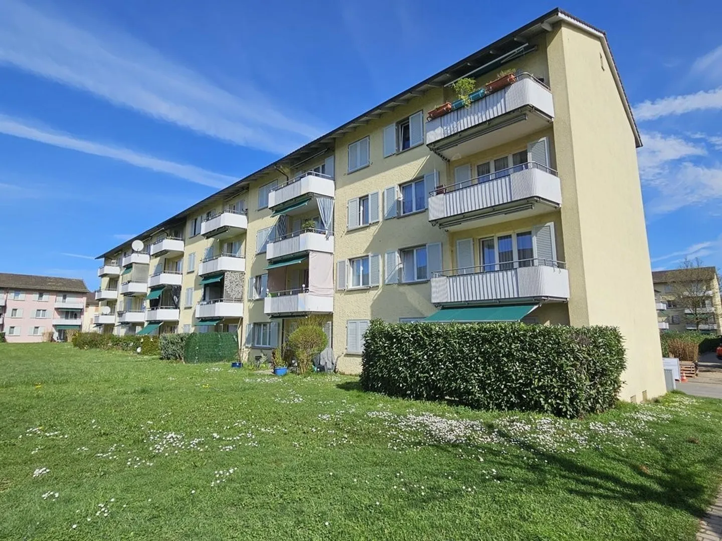 Ideal parking space for your motorcycle! - Photo 1 of 2