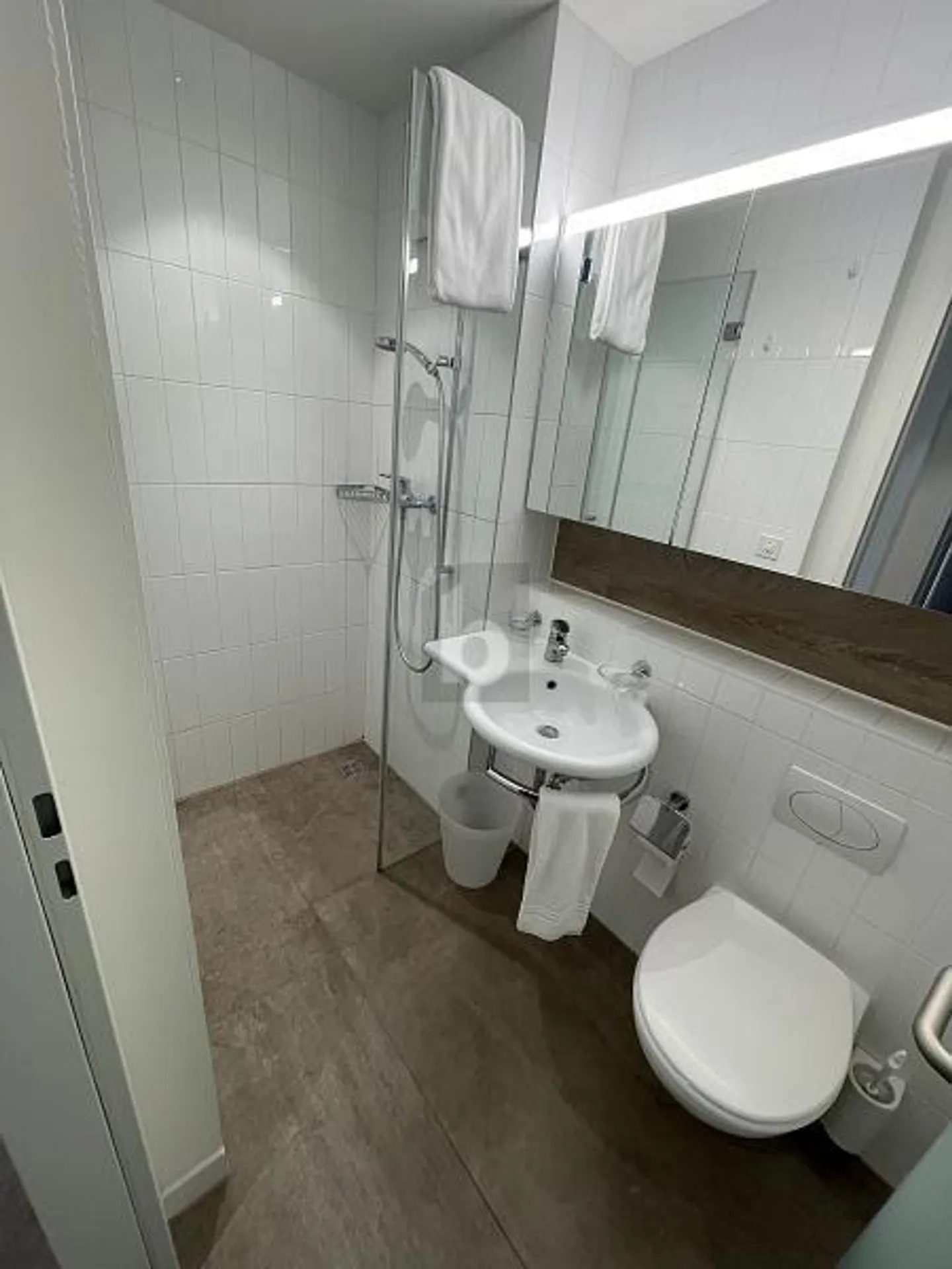 EXCLUSIVE WITH ROUND-THE-CLOCK SERVICE - Photo 5 of 6