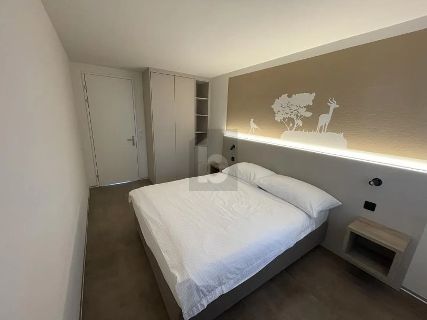 EXCLUSIVE WITH ROUND-THE-CLOCK SERVICE - Photo 3 of 6