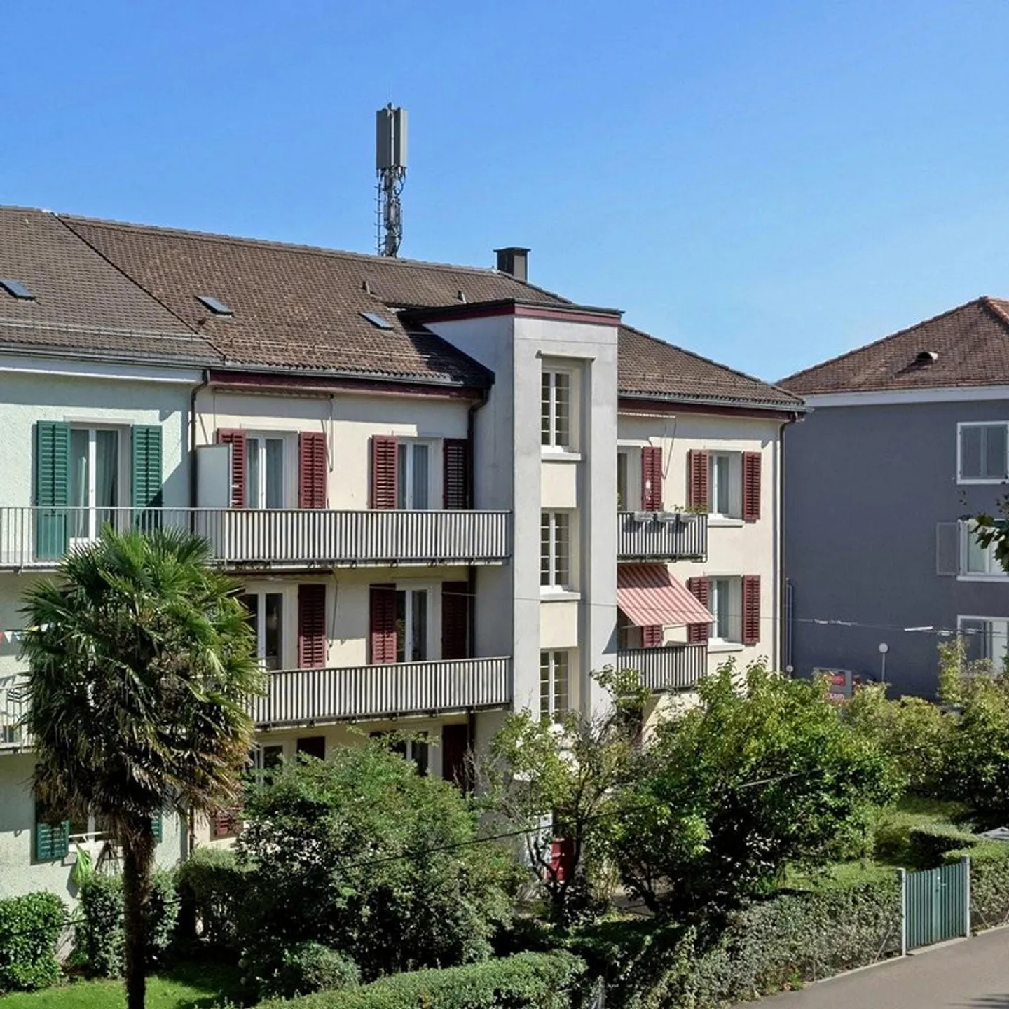 Your centrally located apartment in Wollishofen with balcony - Photo 1 of 8