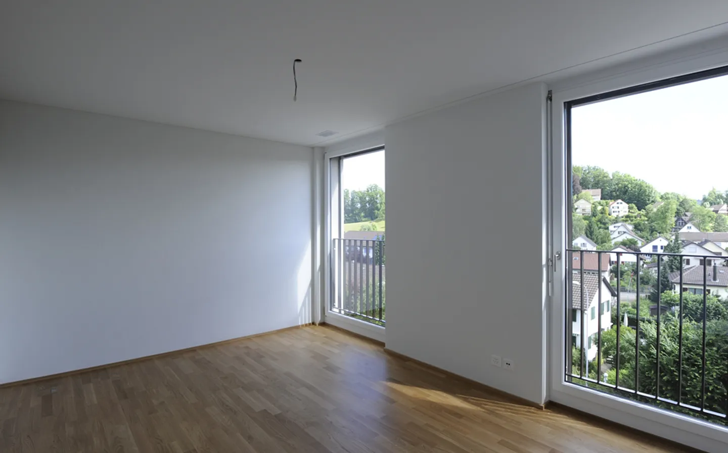 Pleasant indoor climate in the middle of Uster! - Photo 1 of 8