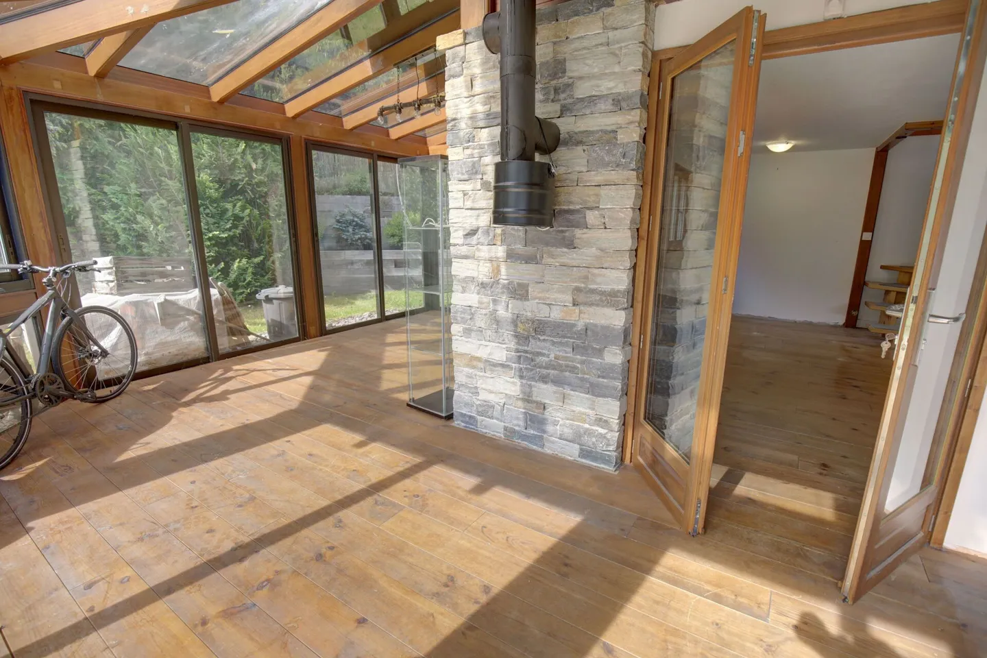 Magnificent Chalet in Nature with Winter Garden! - Photo 11 of 42