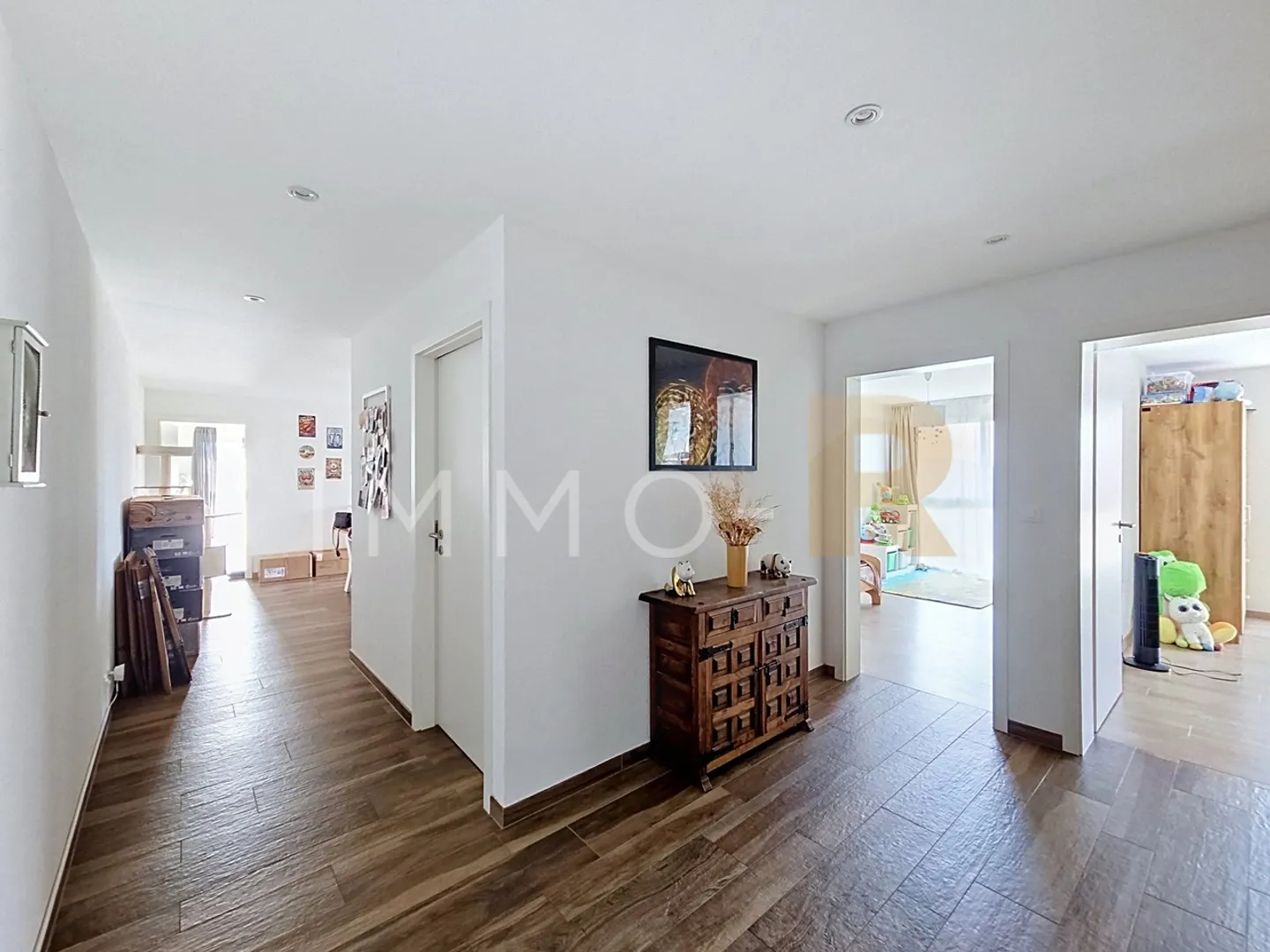 Charmante und geräumige 4,5 Zimmer mit Loggia - Foto 3 von 12