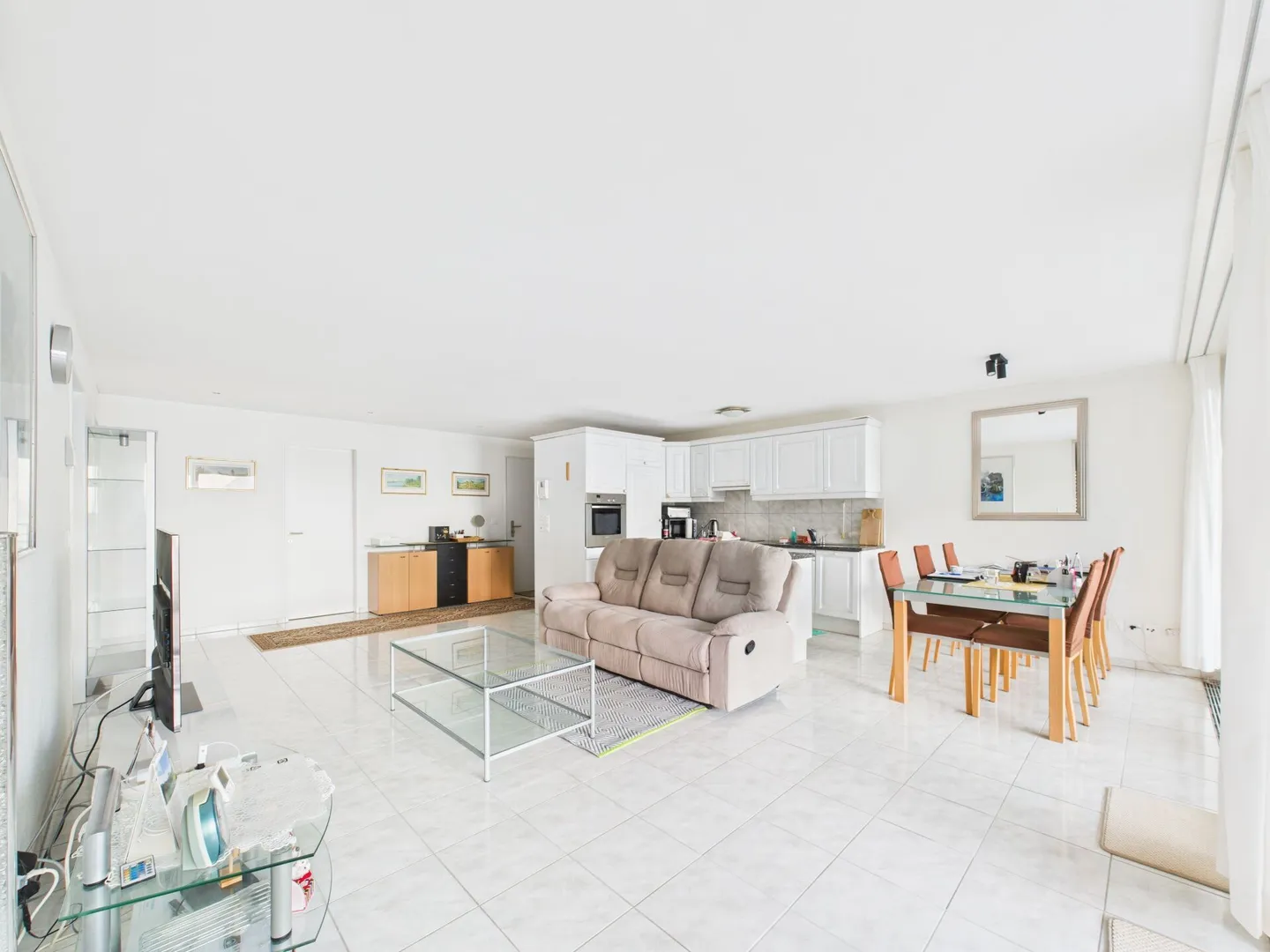 4.5 Zimmerwohnung mit Berg- und Seesicht mit Hobbyraum und Tiefgaragenplatz - Foto 4 von 17