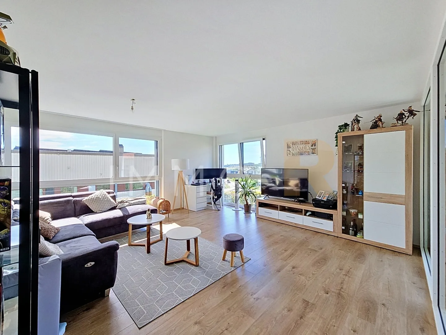 Charmante und geräumige 4,5 Zimmer mit Loggia - Foto 7 von 12