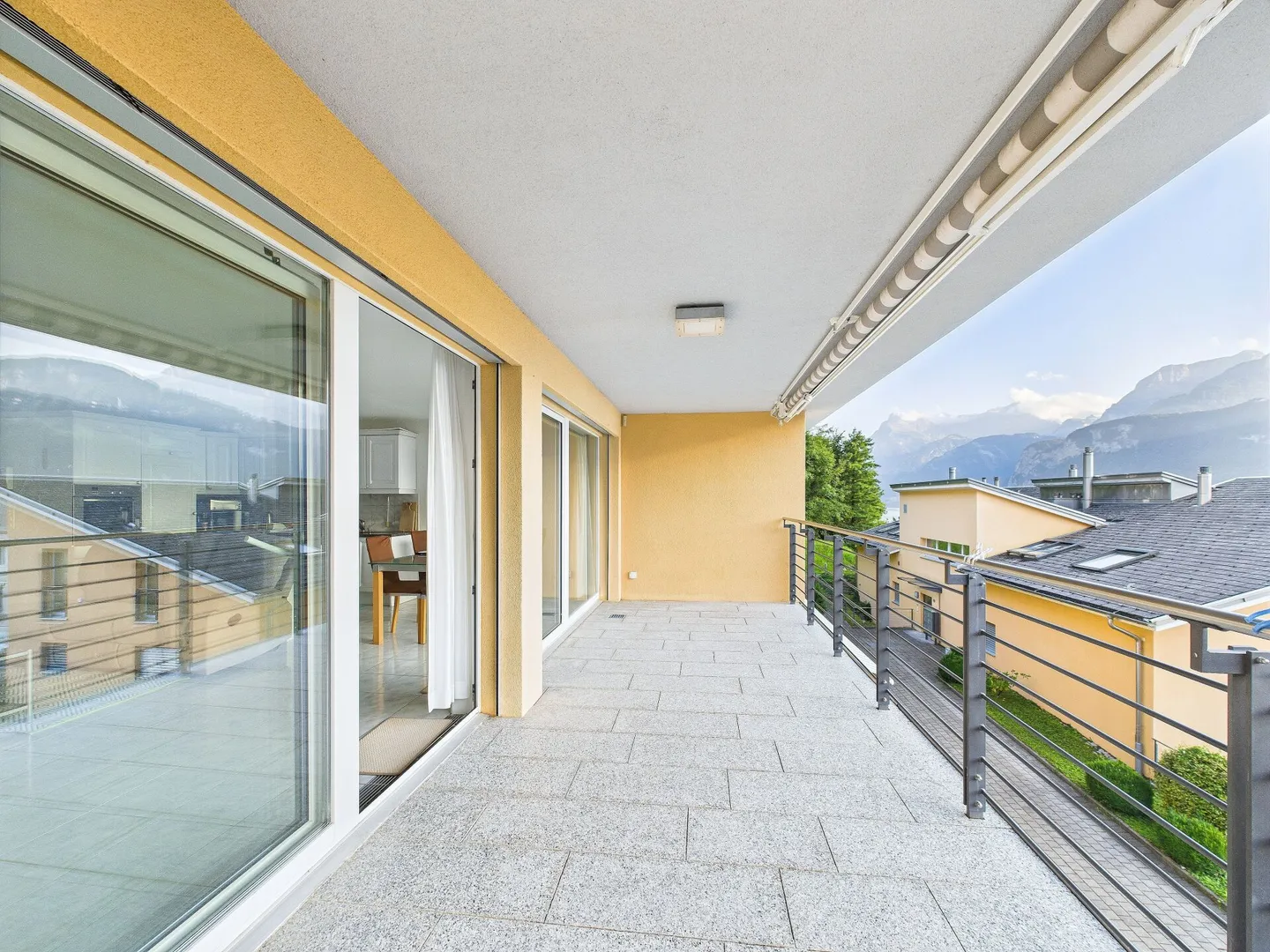 4.5 Zimmerwohnung mit Berg- und Seesicht mit Hobbyraum und Tiefgaragenplatz - Foto 13 von 17
