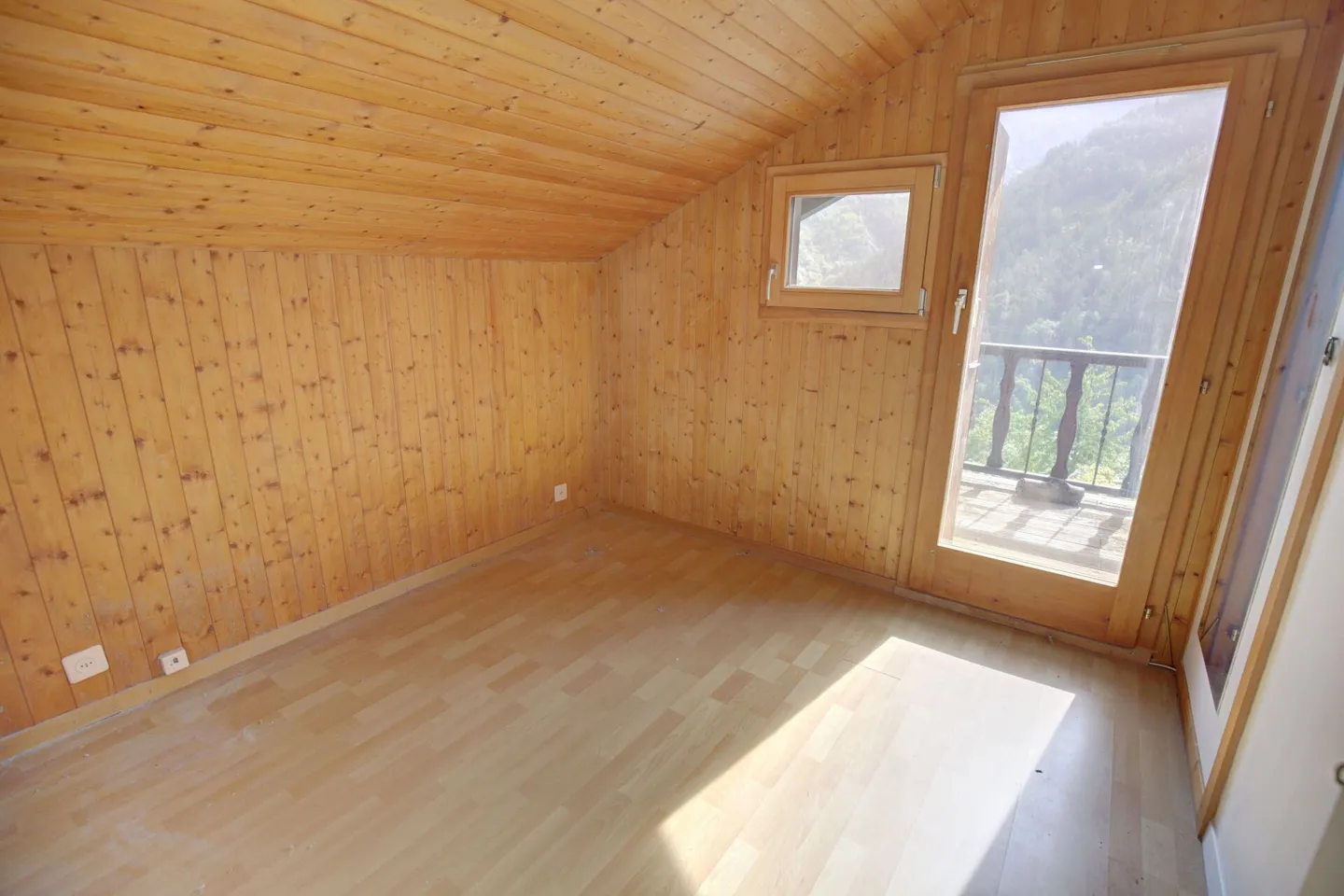 Magnificent Chalet in Nature with Winter Garden! - Photo 18 of 42