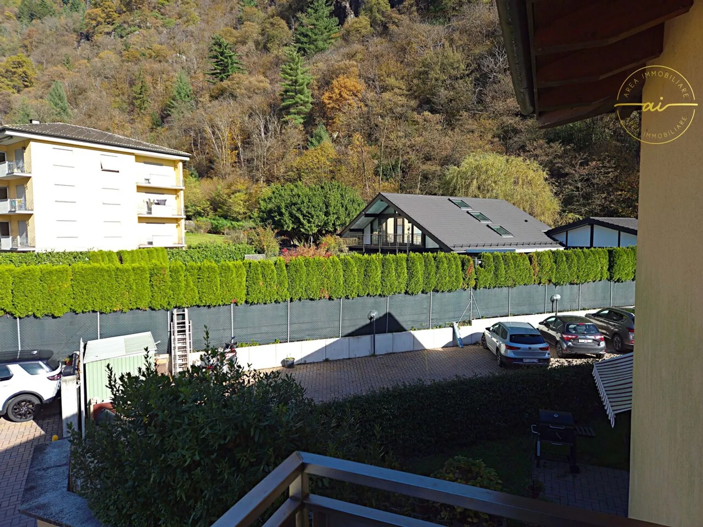 SPLENDID END HOUSE WITH PRIVATE GARDEN IN CRESCIANO - Photo 2 of 13