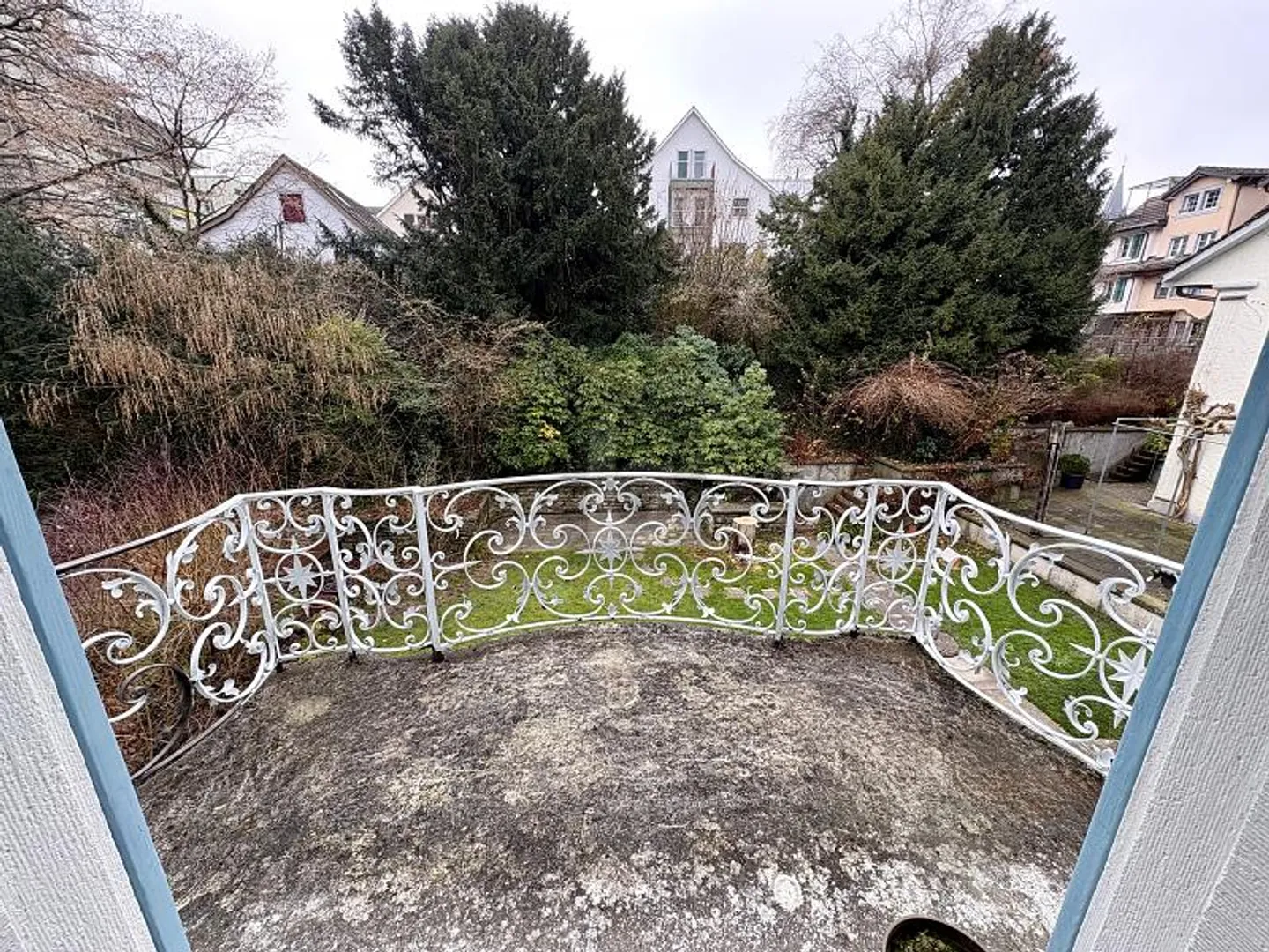 TRANQUILLO, CENTRALE, INONDATE DI LUCE CON VISTA LAGO - Foto 1 di 6