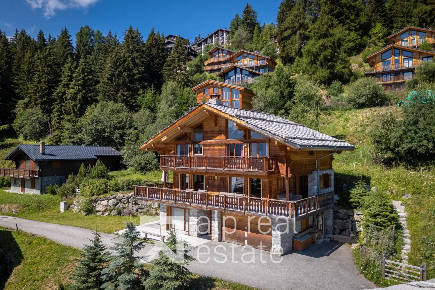 Magnifico chalet con area benessere - Foto 1 di 10