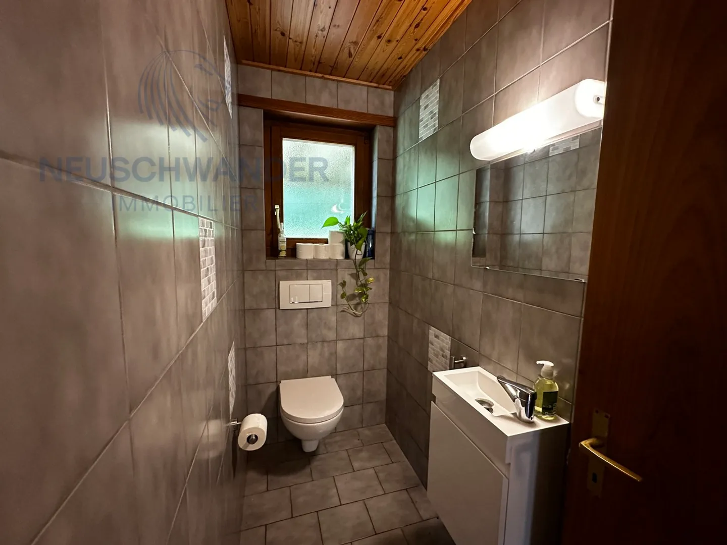 Beautiful house with winter garden ideally located - Photo 5 of 8