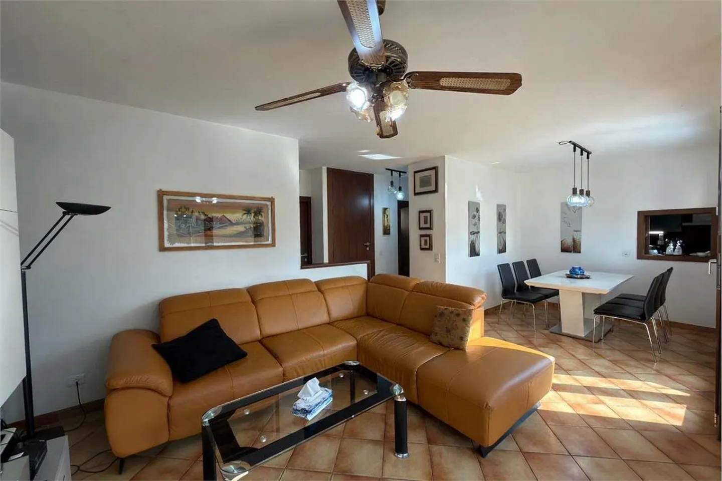 Casa a schiera luminosa con giardino - Foto 3 di 13