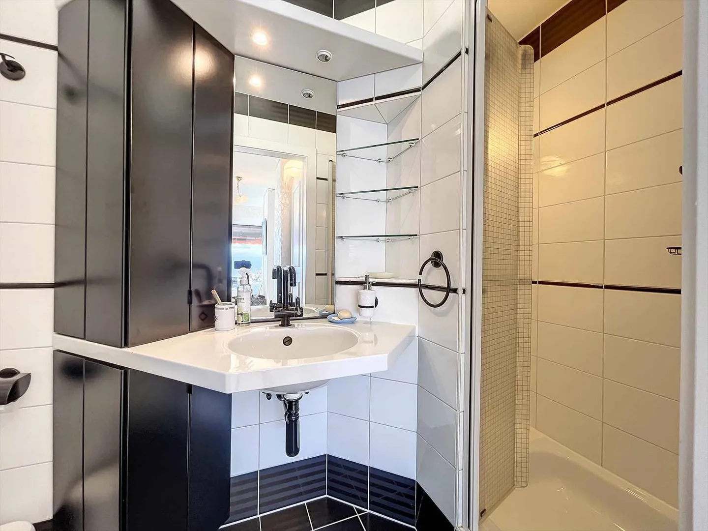 Villa individuelle de 6,5 pièces avec vue panoramique sur le lac Léman - Photo 9 sur 12