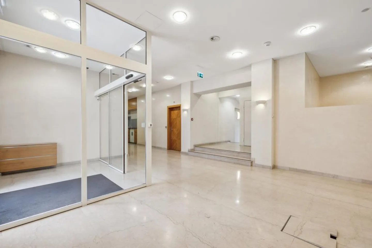 Immeuble de prestige au cœur de Genève - Photo 3 sur 8