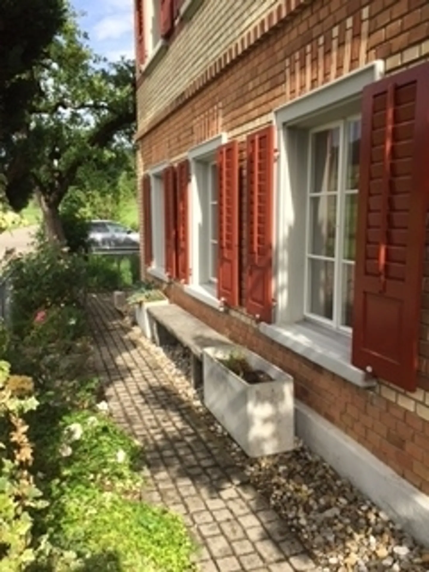 Freshly renovated, large, bright 2.5 room apartment for rent - Photo 1 of 6