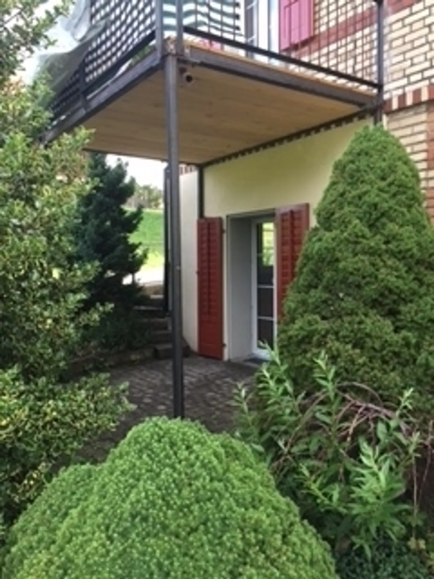 Freshly renovated, large, bright 2.5 room apartment for rent - Photo 2 of 6