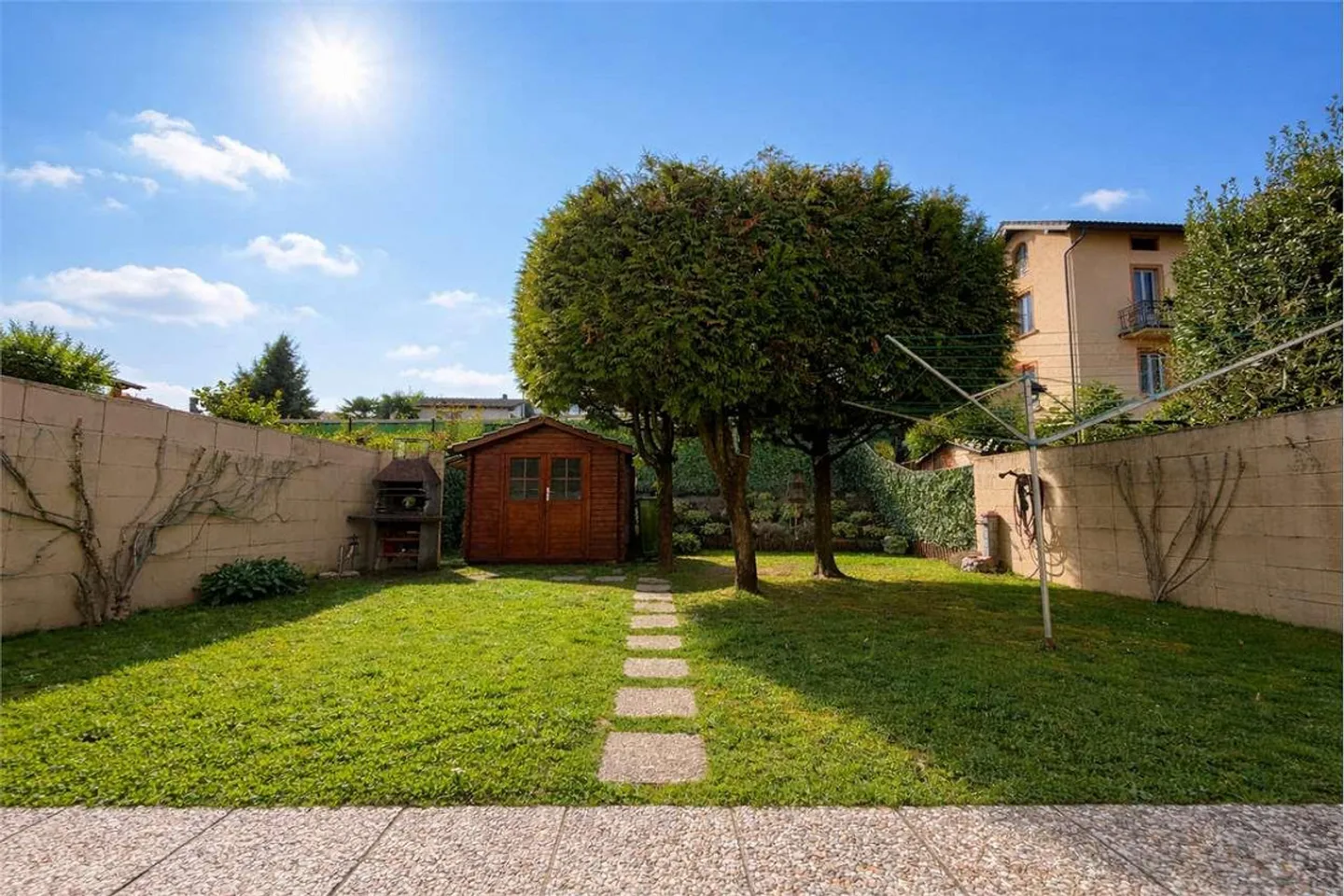 Casa a schiera luminosa con giardino - Foto 6 di 13